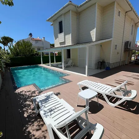 Old House With Pool 빌라 *